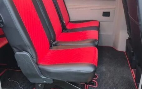 Volkswagen Multivan T6 рестайлинг, 2017 год, 2 580 000 рублей, 12 фотография