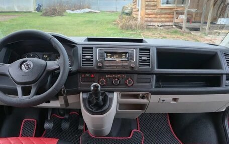 Volkswagen Multivan T6 рестайлинг, 2017 год, 2 580 000 рублей, 15 фотография