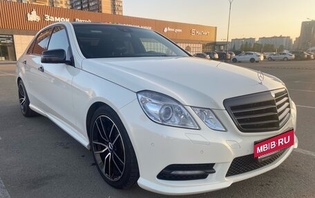 Mercedes-Benz E-Класс, 2011 год, 1 500 000 рублей, 4 фотография