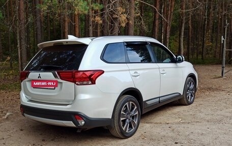 Mitsubishi Outlander III рестайлинг 3, 2016 год, 2 400 000 рублей, 4 фотография