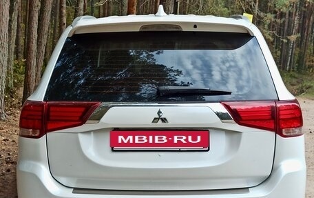Mitsubishi Outlander III рестайлинг 3, 2016 год, 2 400 000 рублей, 5 фотография