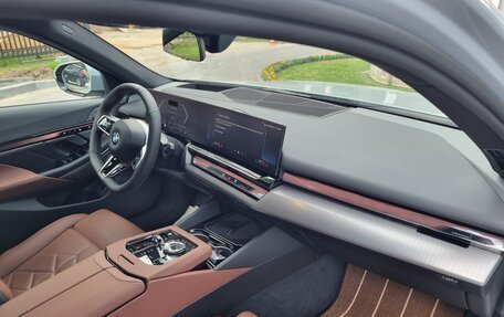 BMW 5 серия, 2025 год, 8 150 000 рублей, 27 фотография