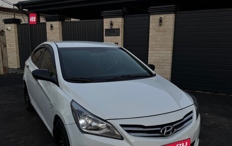 Hyundai Solaris II рестайлинг, 2015 год, 650 000 рублей, 1 фотография