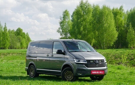 Volkswagen Multivan T6 рестайлинг, 2022 год, 9 500 000 рублей, 2 фотография