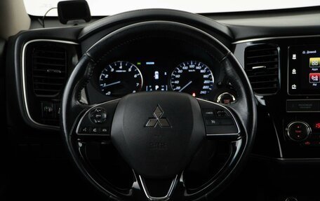 Mitsubishi Outlander III рестайлинг 3, 2019 год, 1 964 055 рублей, 13 фотография