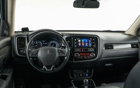 Mitsubishi Outlander III рестайлинг 3, 2019 год, 1 964 055 рублей, 7 фотография