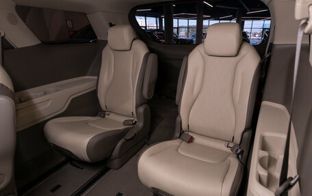 KIA Carnival, 2022 год, 3 990 000 рублей, 13 фотография