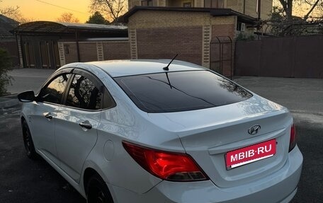 Hyundai Solaris II рестайлинг, 2015 год, 650 000 рублей, 3 фотография