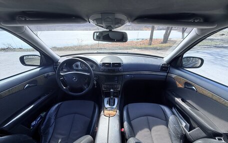 Mercedes-Benz E-Класс, 2005 год, 950 000 рублей, 9 фотография