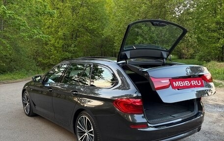BMW 5 серия, 2019 год, 2 900 000 рублей, 13 фотография