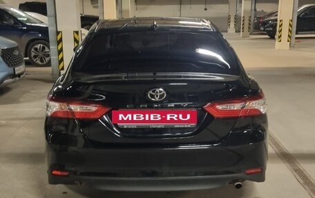 Toyota Camry, 2021 год, 2 600 000 рублей, 2 фотография