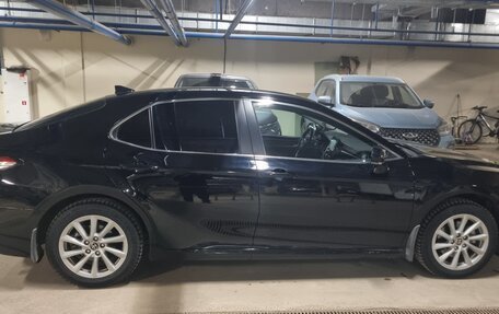 Toyota Camry, 2021 год, 2 600 000 рублей, 4 фотография