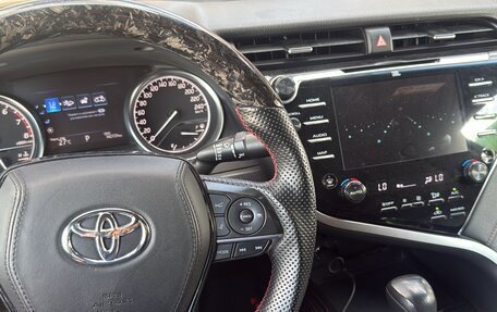 Toyota Camry, 2017 год, 1 900 000 рублей, 5 фотография