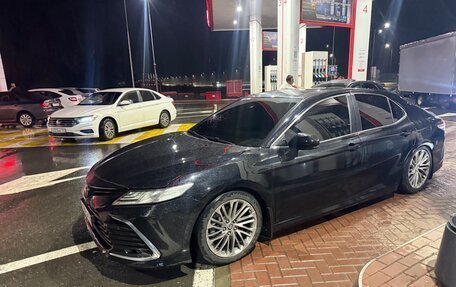 Toyota Camry, 2017 год, 1 900 000 рублей, 6 фотография