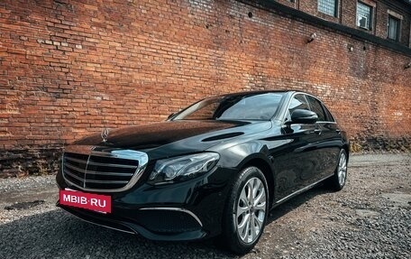 Mercedes-Benz E-Класс, 2020 год, 3 950 000 рублей, 2 фотография