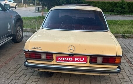 Mercedes-Benz W123, 1982 год, 60 000 рублей, 1 фотография