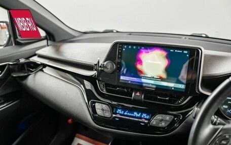 Toyota C-HR I рестайлинг, 2017 год, 1 899 000 рублей, 11 фотография