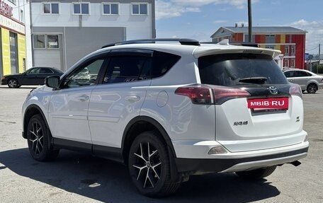 Toyota RAV4, 2018 год, 2 860 000 рублей, 6 фотография