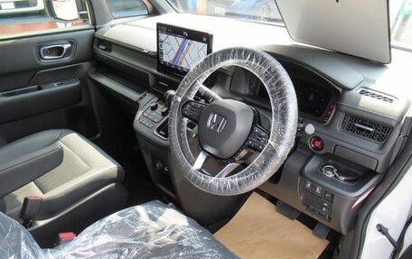 Honda Stepwgn, 2022 год, 2 150 000 рублей, 13 фотография