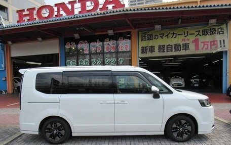 Honda Stepwgn, 2022 год, 2 150 000 рублей, 4 фотография