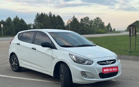 Hyundai Solaris II рестайлинг, 2013 год, 670 000 рублей, 2 фотография