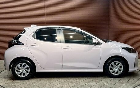 Toyota Yaris, 2022 год, 800 000 рублей, 8 фотография