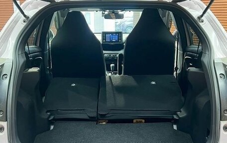 Toyota Yaris, 2022 год, 800 000 рублей, 19 фотография