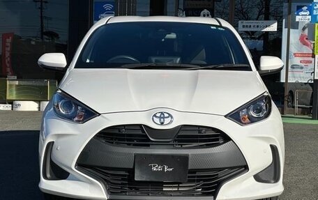 Toyota Yaris, 2022 год, 835 001 рублей, 2 фотография