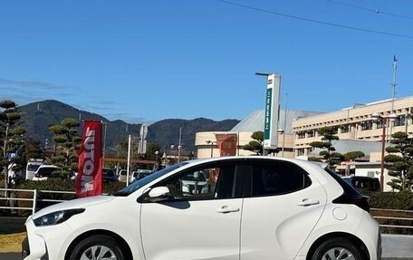 Toyota Yaris, 2022 год, 835 001 рублей, 4 фотография