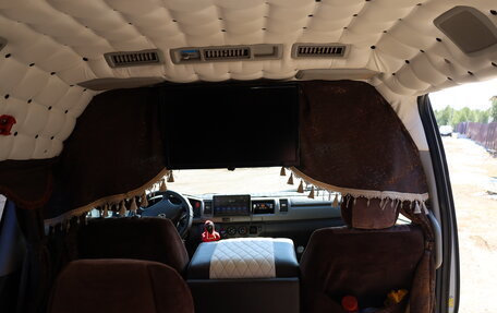 Toyota HiAce H200, 2011 год, 1 800 000 рублей, 11 фотография