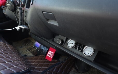 Toyota HiAce H200, 2011 год, 1 800 000 рублей, 9 фотография