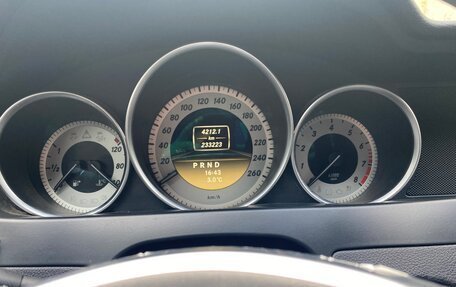 Mercedes-Benz C-Класс, 2011 год, 1 100 000 рублей, 10 фотография