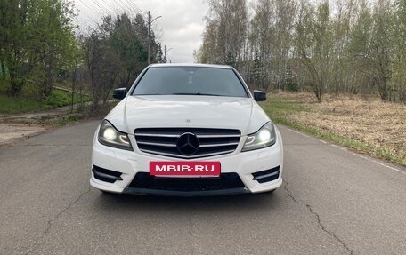 Mercedes-Benz C-Класс, 2011 год, 1 100 000 рублей, 2 фотография