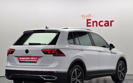 Volkswagen Tiguan II, 2022 год, 2 300 040 рублей, 2 фотография