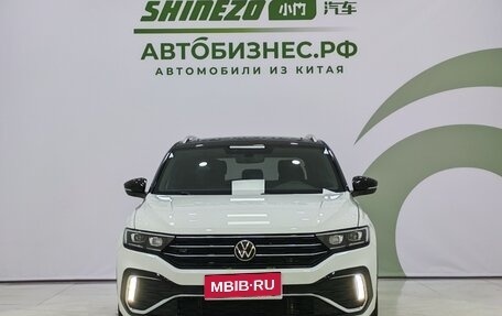 Volkswagen T-Roc I, 2022 год, 1 870 000 рублей, 2 фотография