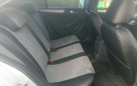 Volkswagen Jetta VI, 2012 год, 750 000 рублей, 15 фотография