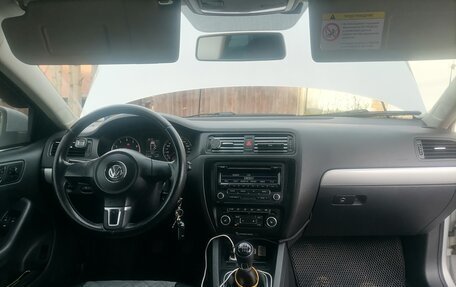 Volkswagen Jetta VI, 2012 год, 750 000 рублей, 8 фотография