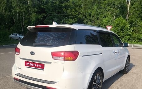 KIA Carnival III, 2018 год, 2 300 000 рублей, 3 фотография