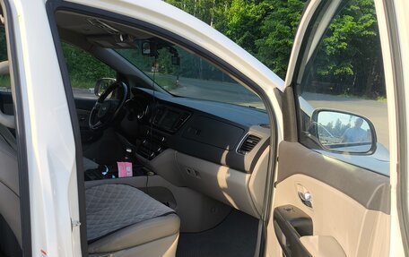 KIA Carnival III, 2018 год, 2 300 000 рублей, 13 фотография