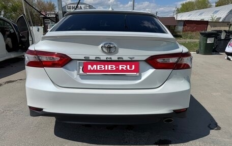 Toyota Camry, 2018 год, 2 850 000 рублей, 6 фотография
