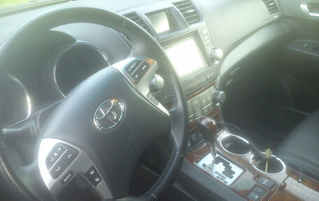 Toyota Highlander III, 2011 год, 1 790 000 рублей, 5 фотография