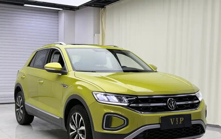Volkswagen T-Roc I, 2023 год, 2 100 000 рублей, 1 фотография