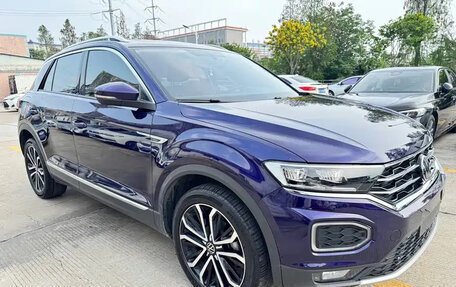 Volkswagen T-Roc I, 2022 год, 1 900 000 рублей, 1 фотография