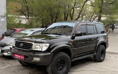 Toyota Land Cruiser 100 рестайлинг 2, 2001 год, 1 850 000 рублей, 1 фотография