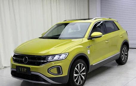 Volkswagen T-Roc I, 2023 год, 2 100 000 рублей, 3 фотография