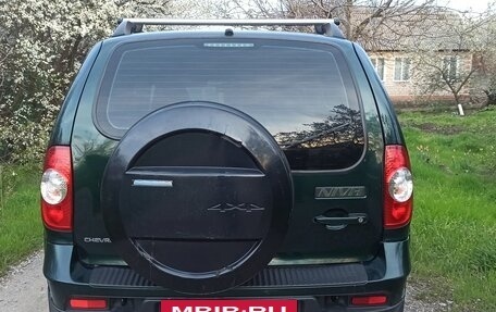 Chevrolet Niva I рестайлинг, 2015 год, 750 000 рублей, 4 фотография