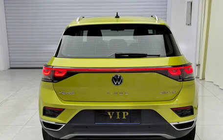 Volkswagen T-Roc I, 2023 год, 2 100 000 рублей, 5 фотография