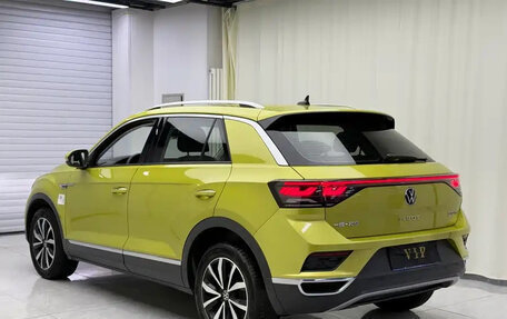 Volkswagen T-Roc I, 2023 год, 2 100 000 рублей, 6 фотография
