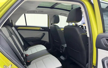 Volkswagen T-Roc I, 2023 год, 2 100 000 рублей, 9 фотография