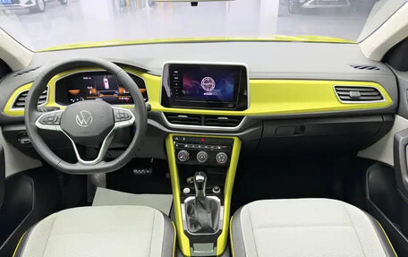 Volkswagen T-Roc I, 2023 год, 2 100 000 рублей, 12 фотография